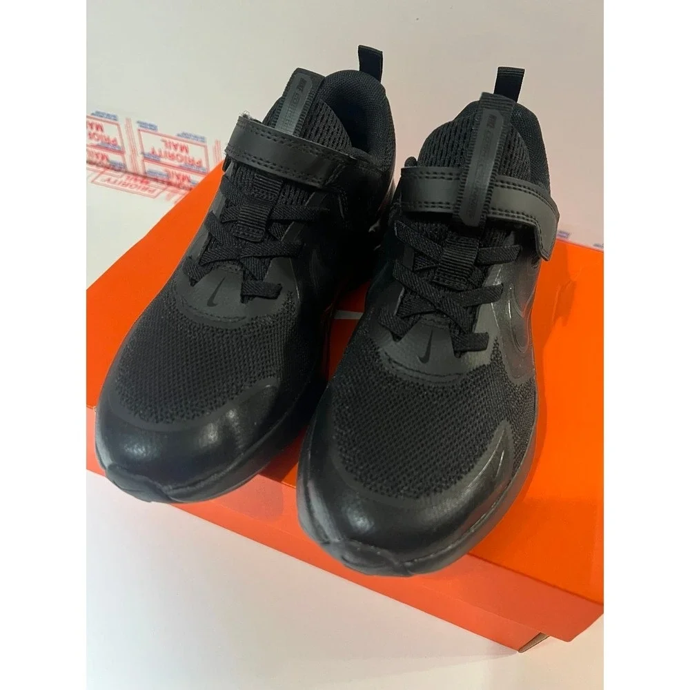 Boys size 2Y Nike Sneakers